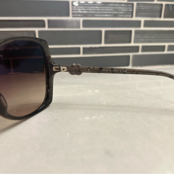 Chic Black Chanel Sunglasses - Picture 8 of 9